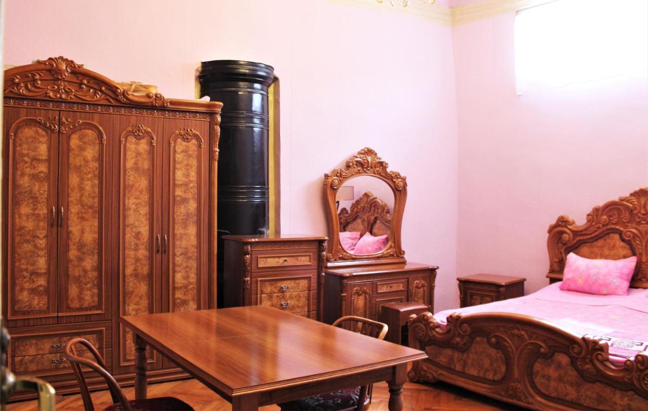 Guesthouse Medea On Pushkini 4 クタイシ エクステリア 写真