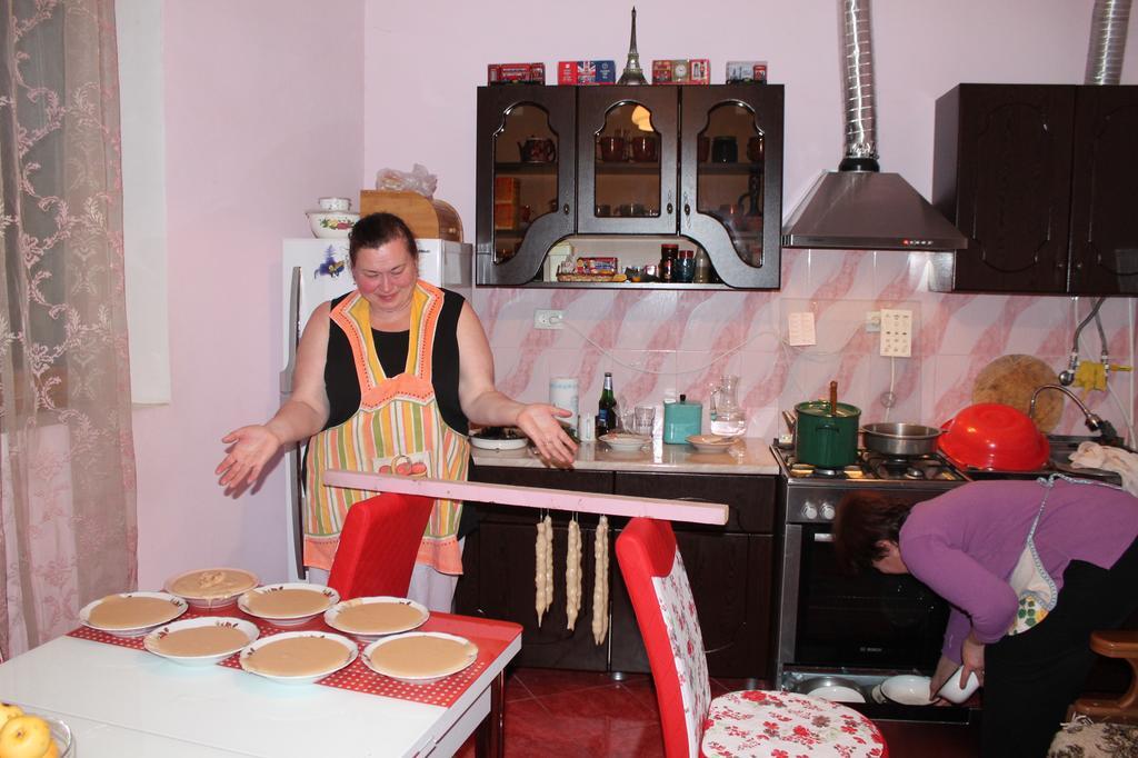 Guesthouse Medea On Pushkini 4 クタイシ エクステリア 写真