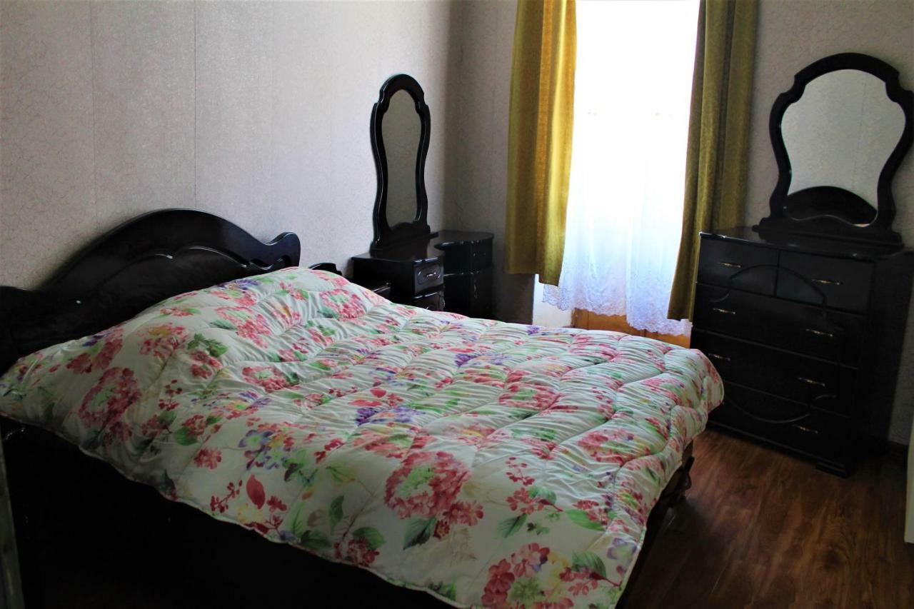 Guesthouse Medea On Pushkini 4 クタイシ エクステリア 写真