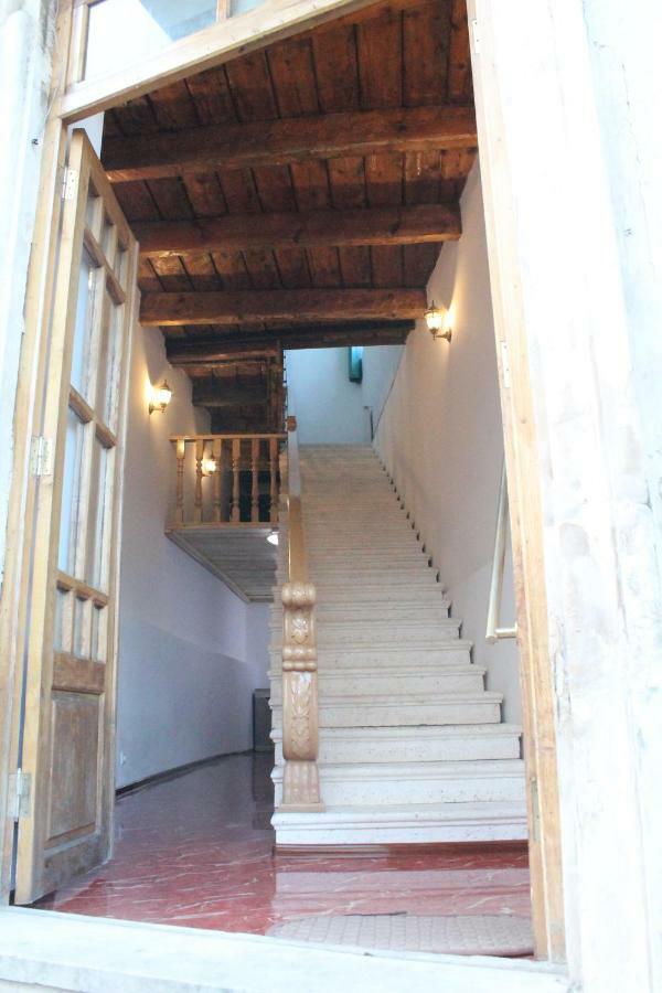 Guesthouse Medea On Pushkini 4 クタイシ エクステリア 写真